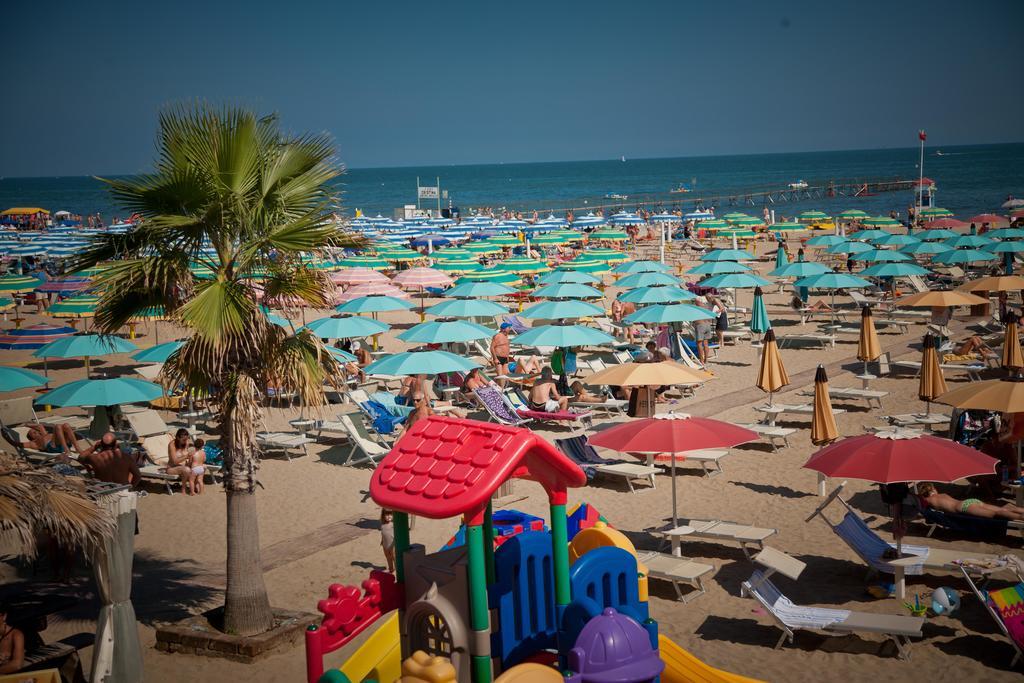 Hotel Aurea Rimini Extérieur photo