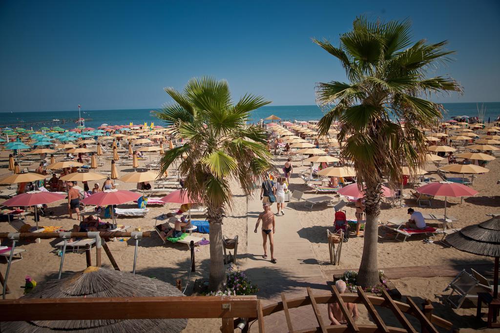 Hotel Aurea Rimini Extérieur photo