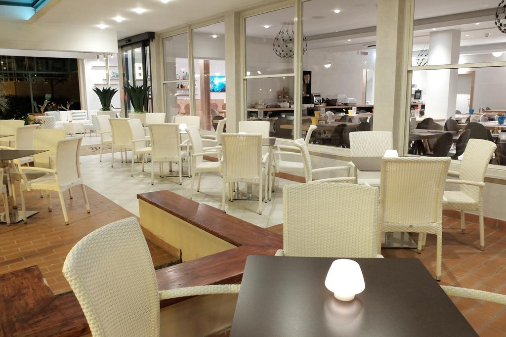 Hotel Aurea Rimini Extérieur photo
