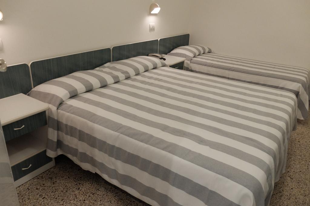 Hotel Aurea Rimini Extérieur photo