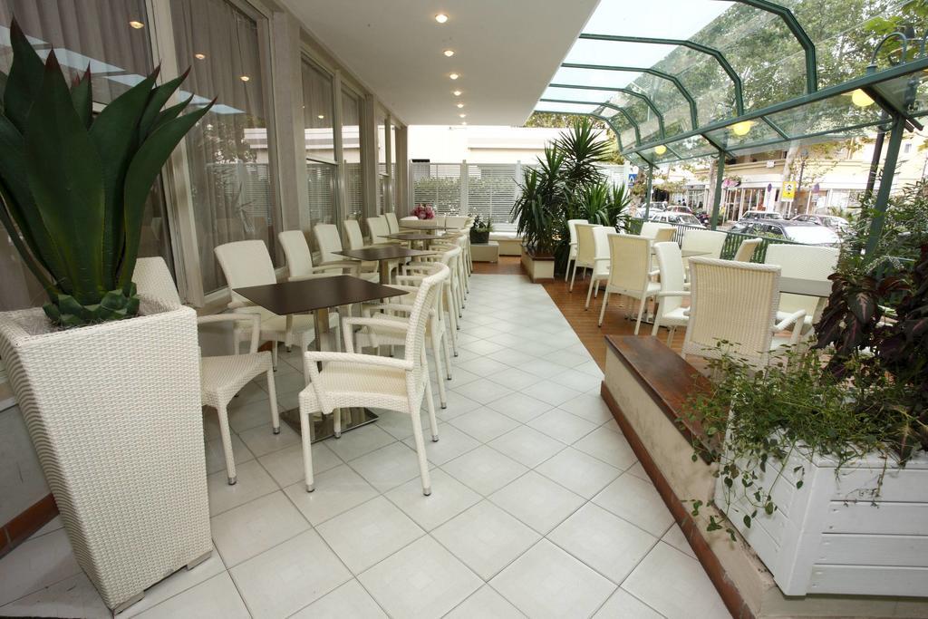 Hotel Aurea Rimini Extérieur photo